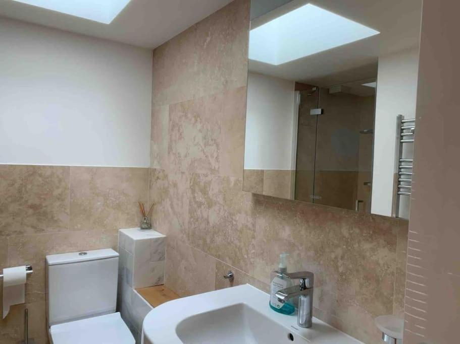 Luxury 3-Bedroom Townhouse In Hackney ロンドン エクステリア 写真